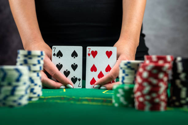 What is different about the Indian poker game
